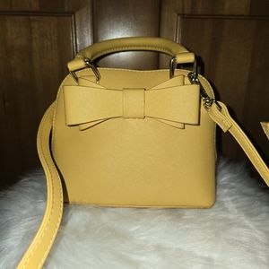 NWOT Betsey johnson bow yellow small satchel/crossbody bag